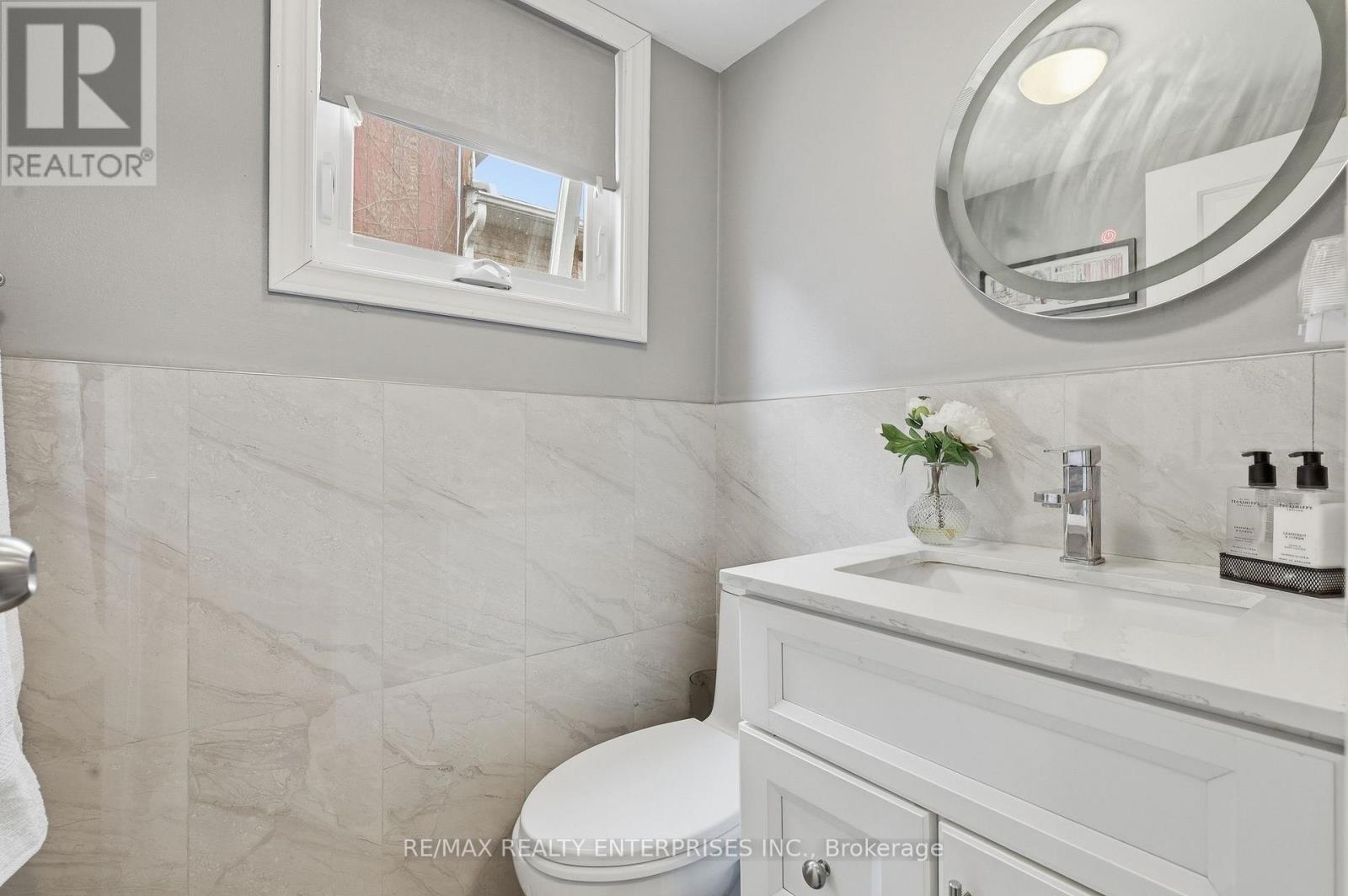 Lower level 2-piece bath - 2506 Cobbinshaw Circle, Mississauga, ON