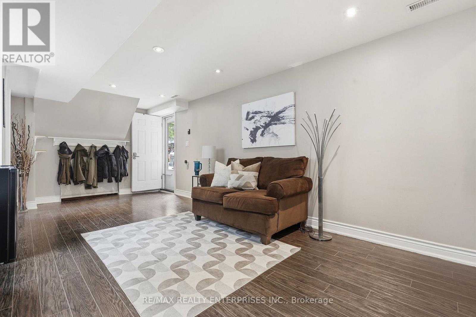 Walk-out basement - 2506 Cobbinshaw Circle, Mississauga, ON