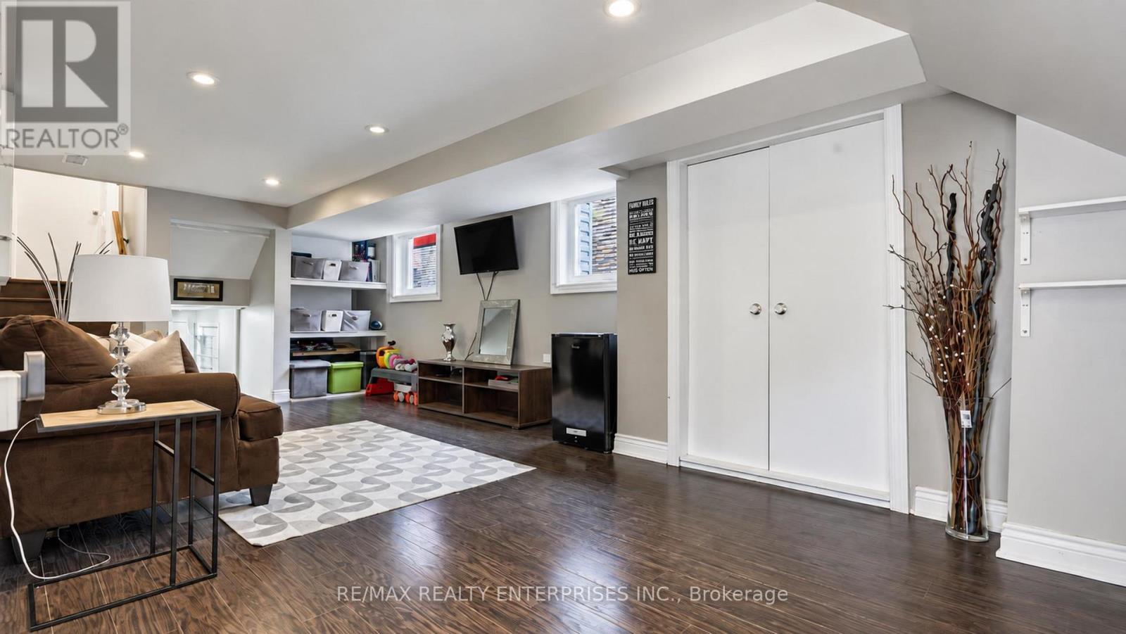 2506 Cobbinshaw Circle, Mississauga, ON