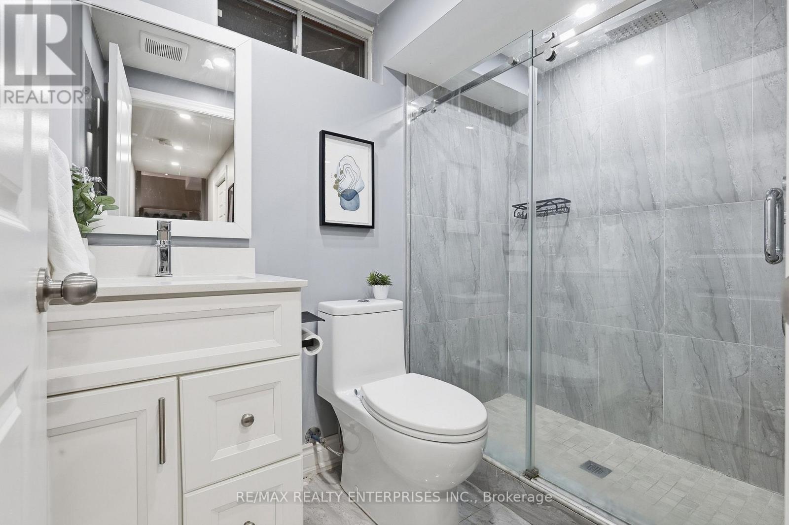 Sub-basement 3-piece bath - 2506 Cobbinshaw Circle, Mississauga, ON