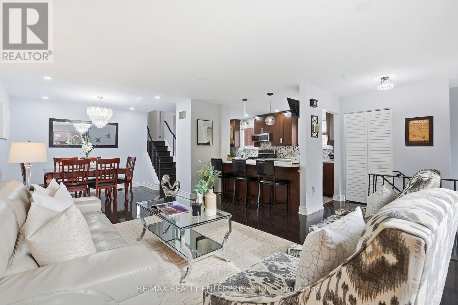 Main level living, dining & kitchen - 2506 Cobbinshaw Circle, Mississauga, ON