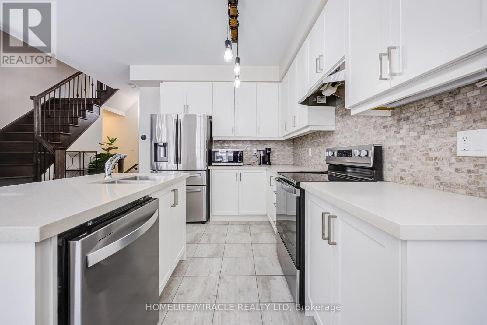 65 Lorne Thomas Place, New Tecumseth, ON