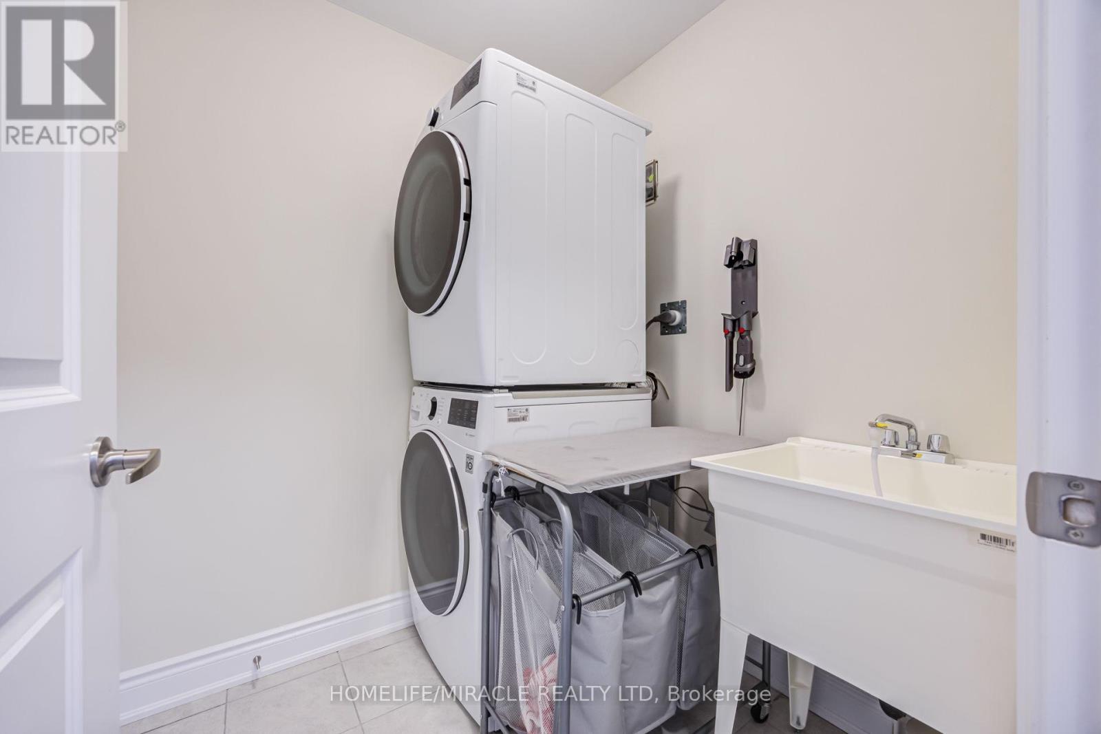 65 Lorne Thomas Place, New Tecumseth, ON