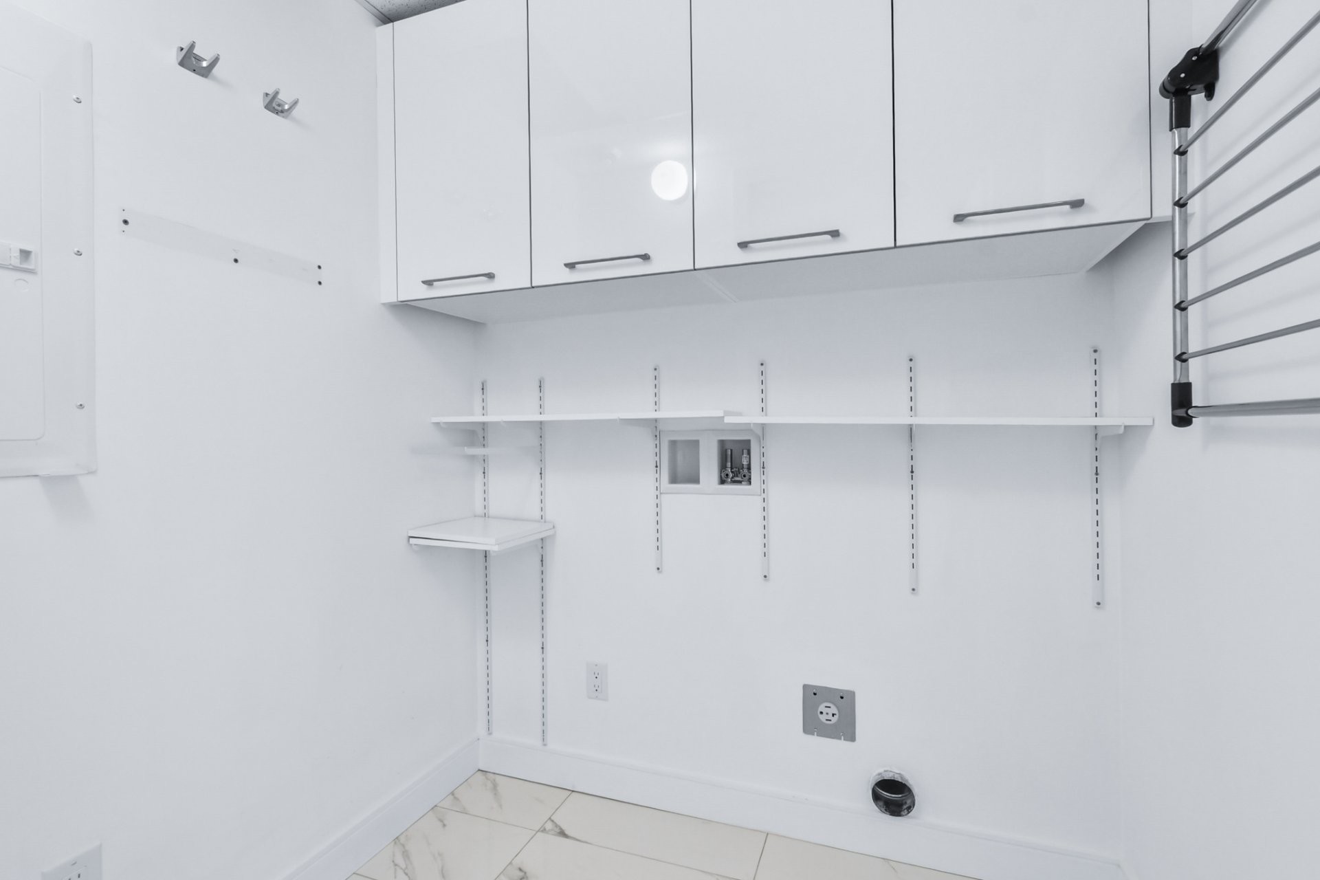 Salle de lavage - 608-3641 Av. Jean-Béraud, Laval (Chomedey), QC