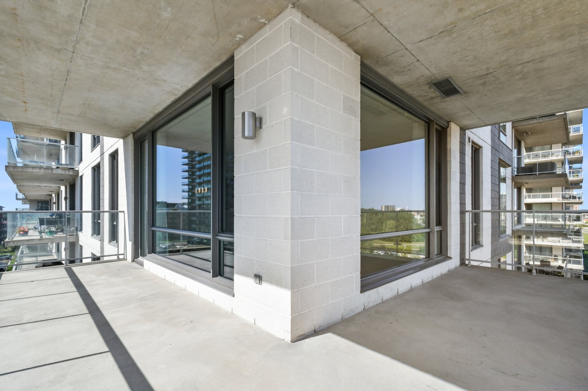 Balcon - 608-3641 Av. Jean-Béraud, Laval (Chomedey), QC