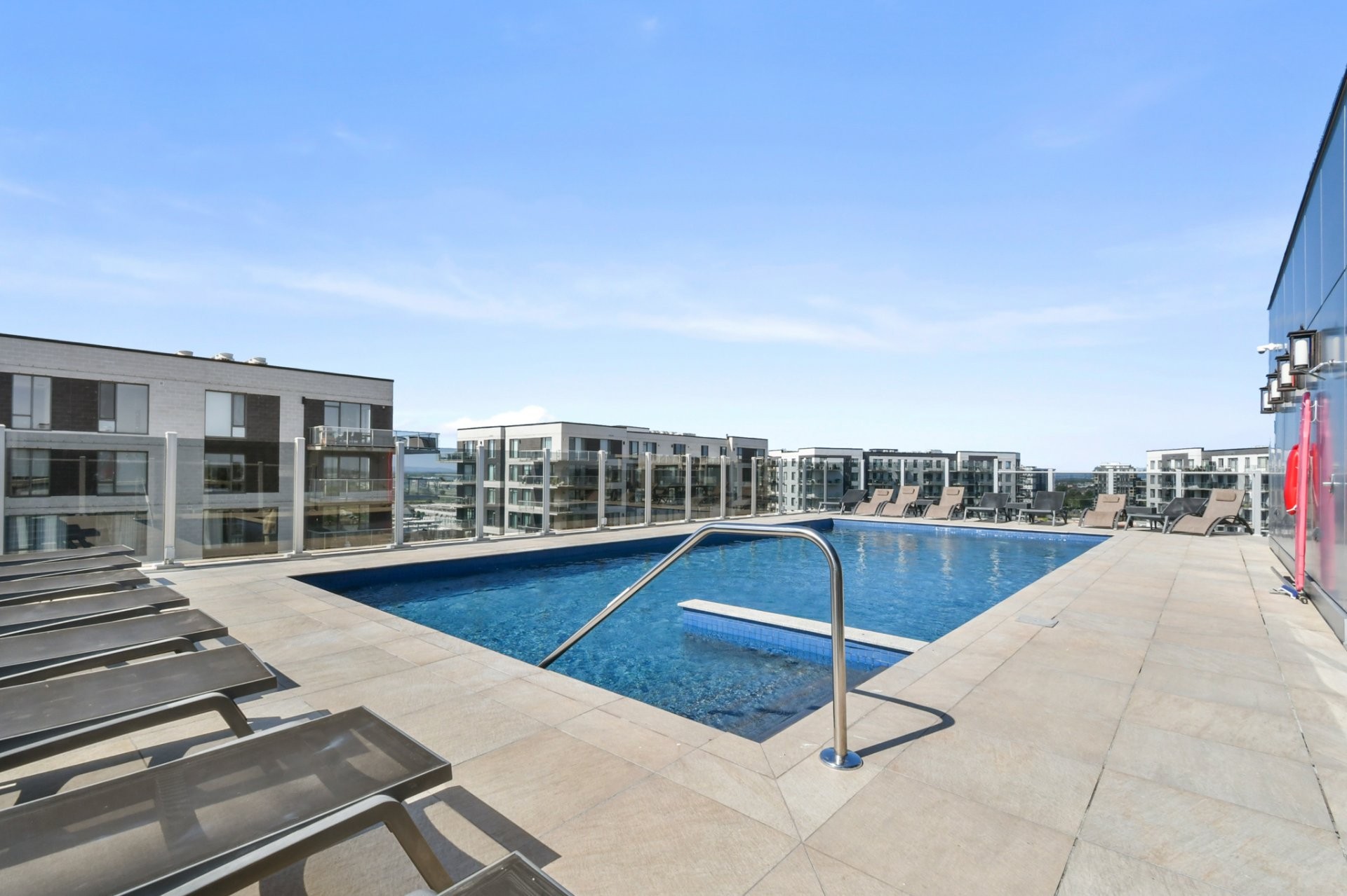 Piscine - 608-3641 Av. Jean-Béraud, Laval (Chomedey), QC