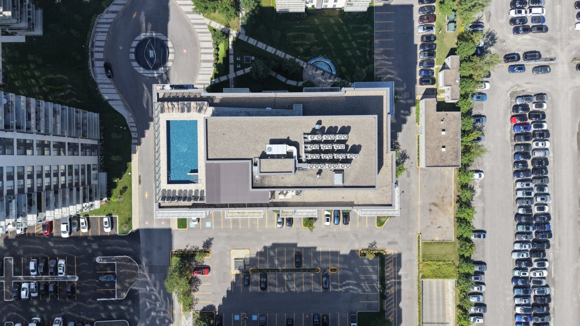 Photo aérienne - 608-3641 Av. Jean-Béraud, Laval (Chomedey), QC