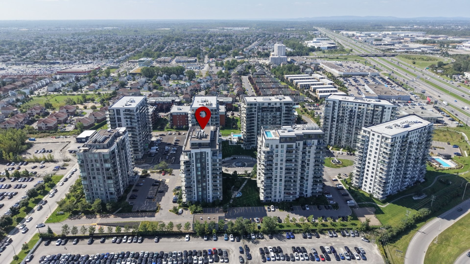 Photo aérienne - 608-3641 Av. Jean-Béraud, Laval (Chomedey), QC