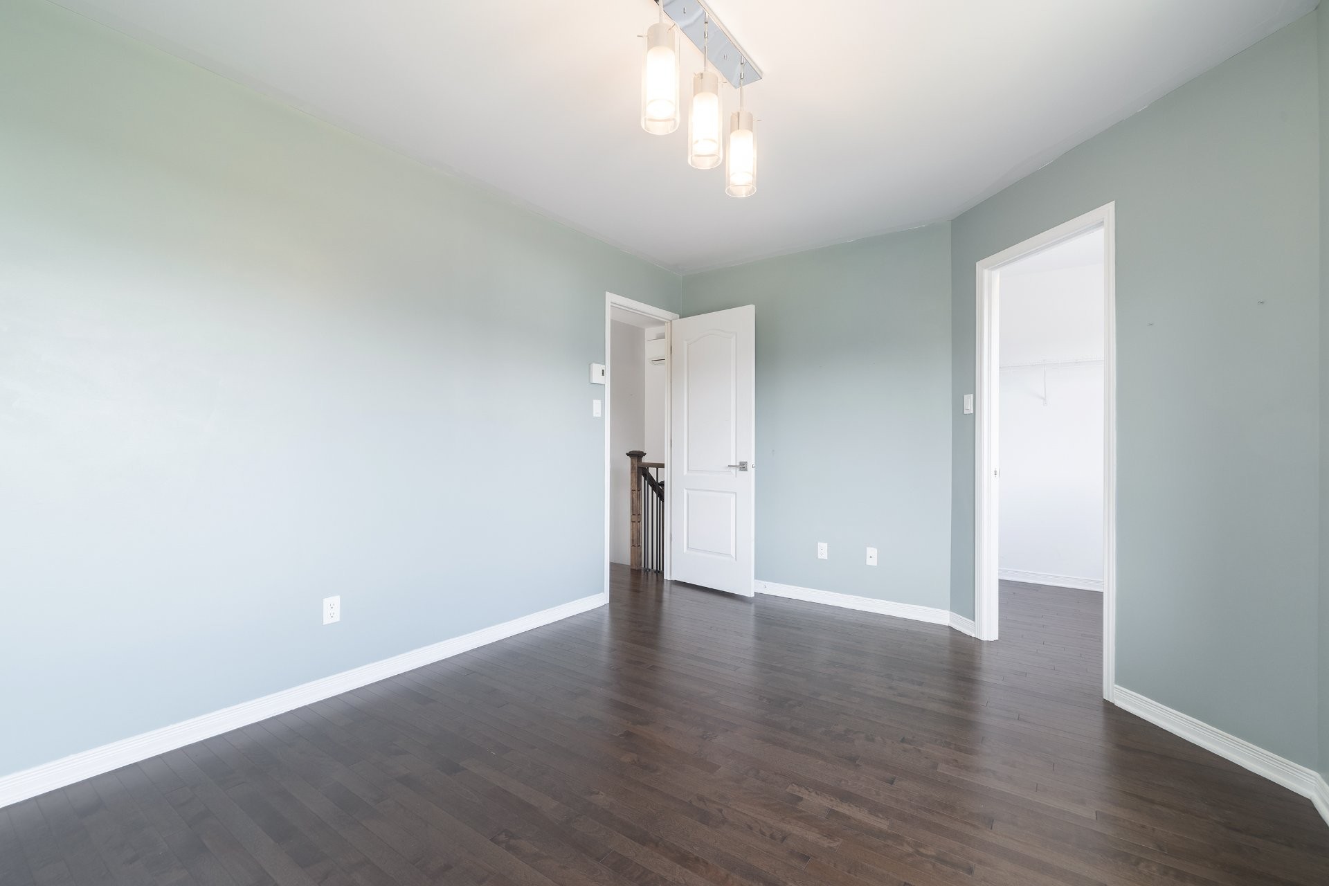 Master Bedroom - 114 Rue Rabelais, Saint-Constant, QC