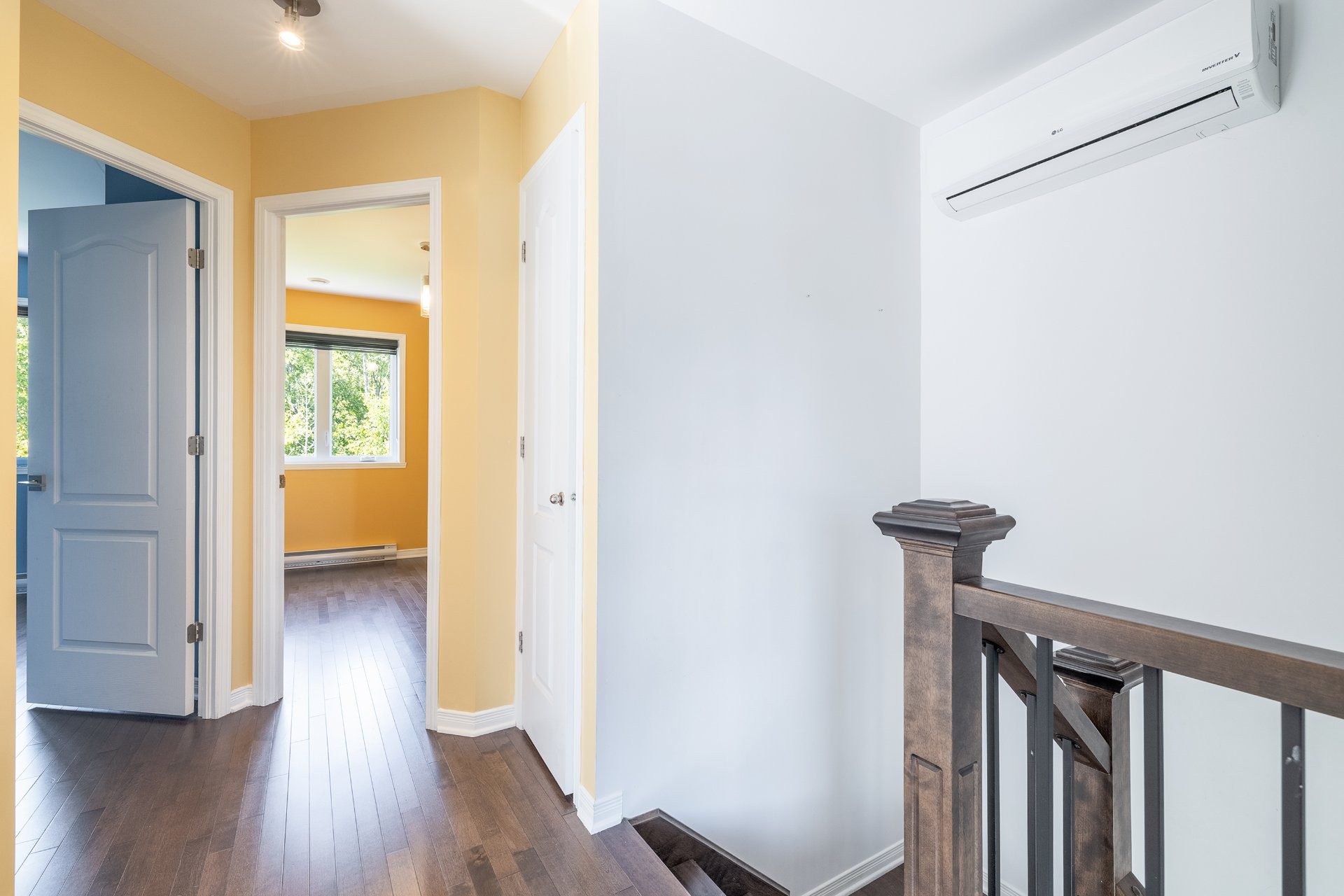 Passageway - 114 Rue Rabelais, Saint-Constant, QC