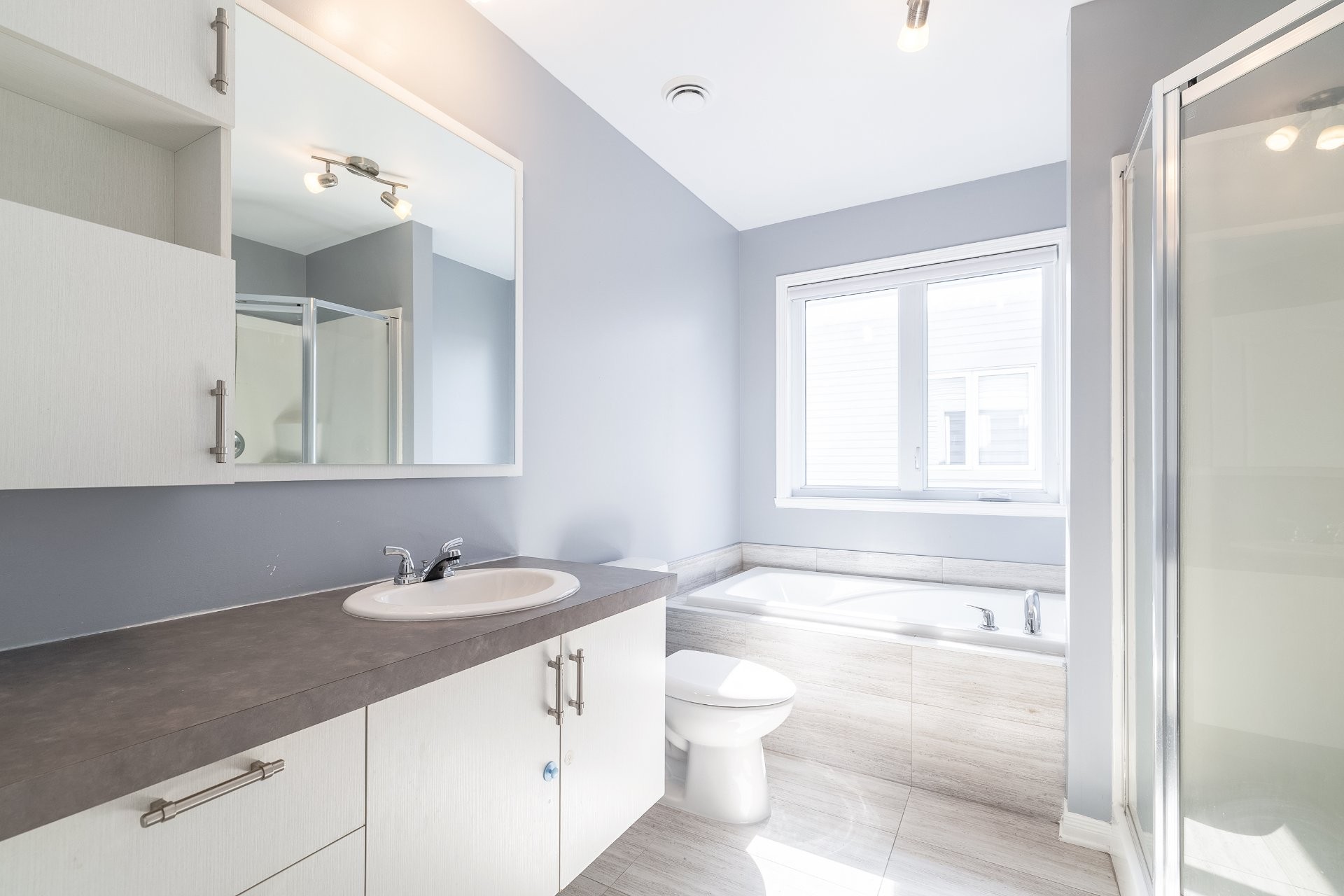 Bathroom - 114 Rue Rabelais, Saint-Constant, QC