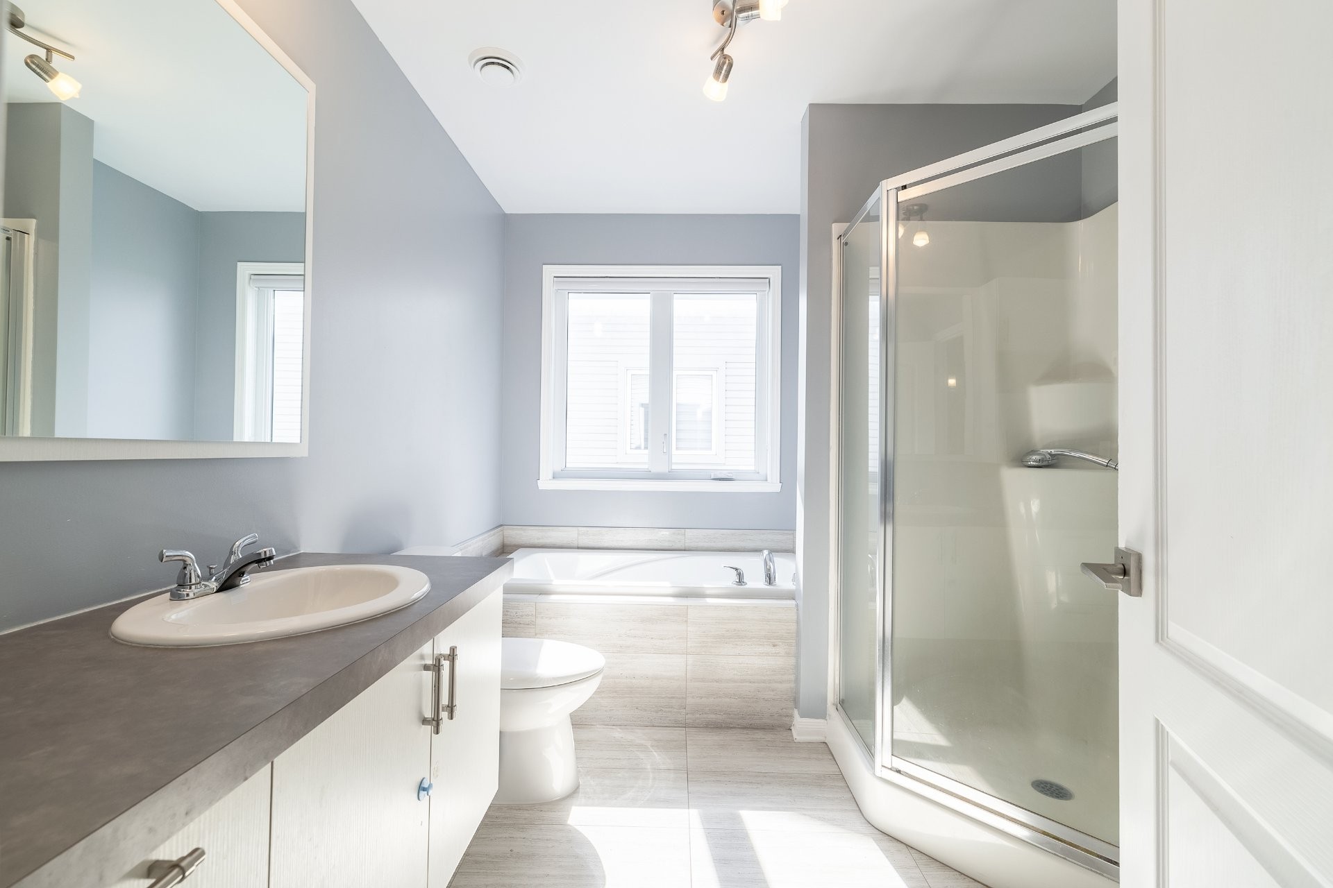 Bathroom - 114 Rue Rabelais, Saint-Constant, QC