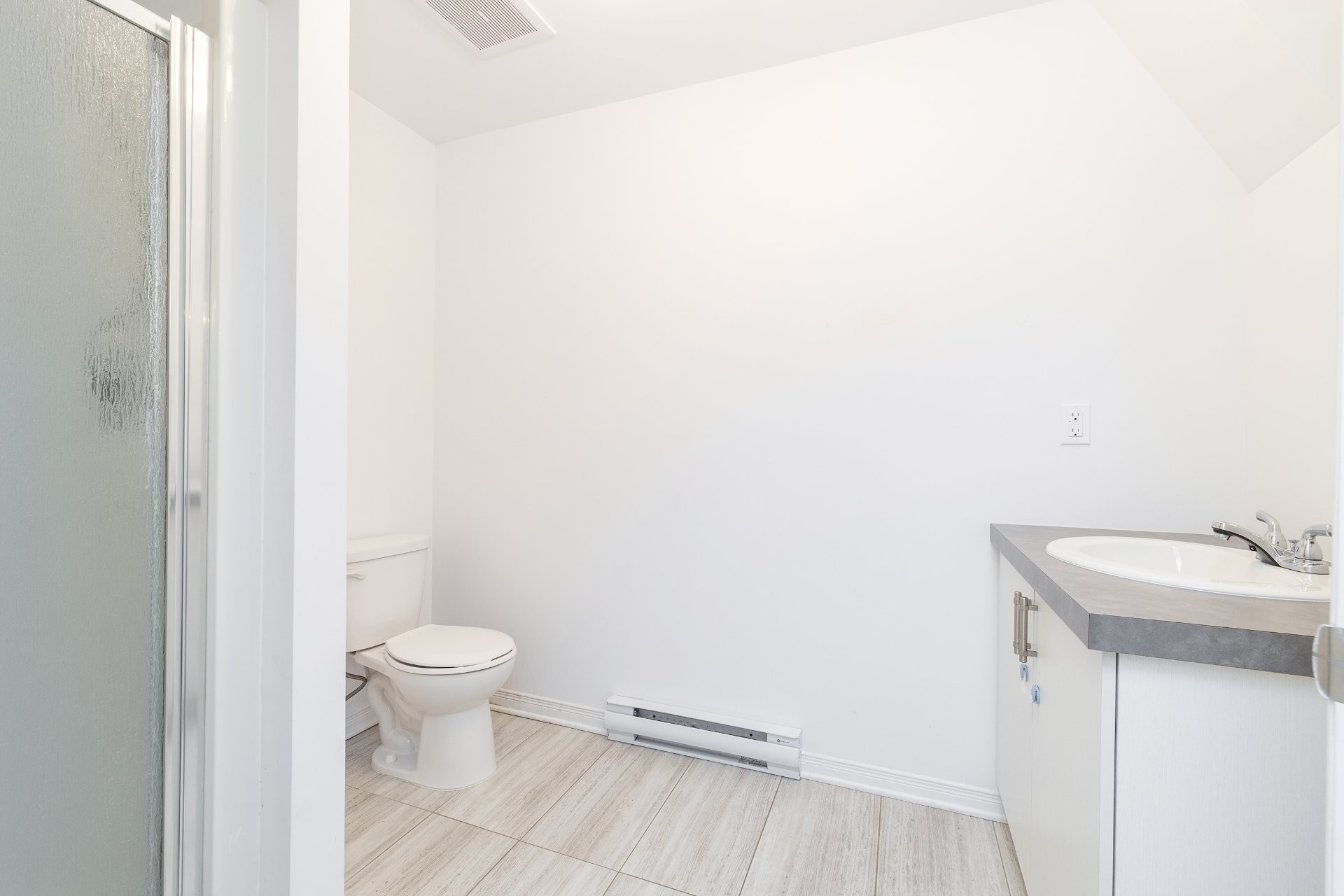 Bathroom - 114 Rue Rabelais, Saint-Constant, QC