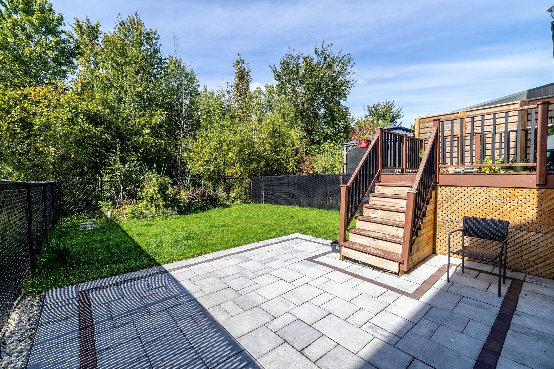 Courtyard - 114 Rue Rabelais, Saint-Constant, QC