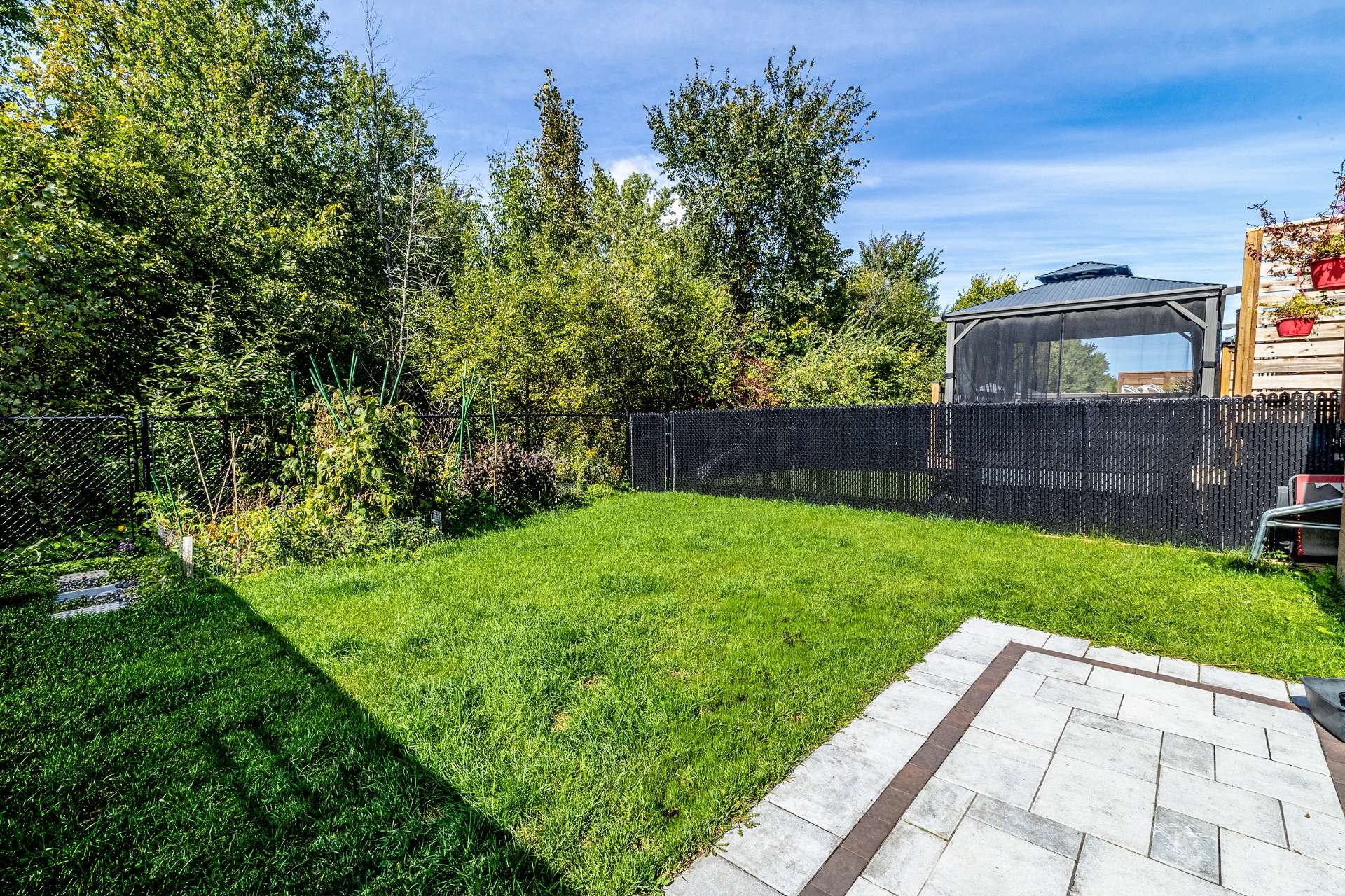 Courtyard - 114 Rue Rabelais, Saint-Constant, QC
