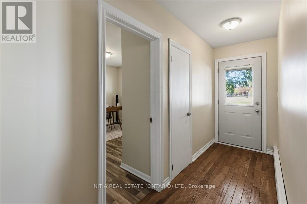 Front entrance with closet - 755 Talfourd Street, Sarnia, ON