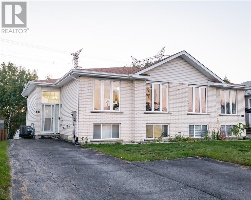 103 Cedar Green Drive, Garson, ON