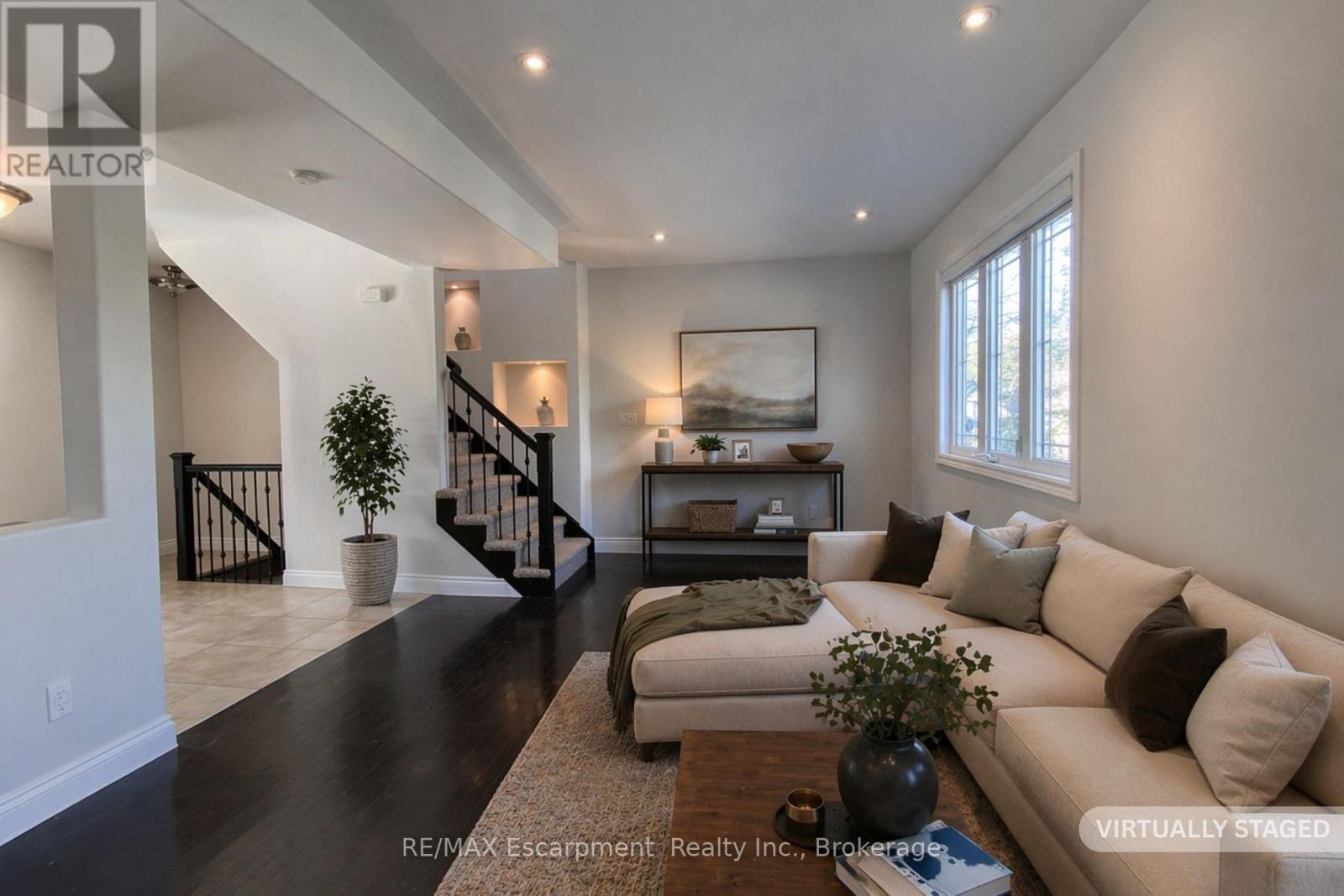 virtually staged living 4 - 2430 Second Street, Burlington (Brant), ON
