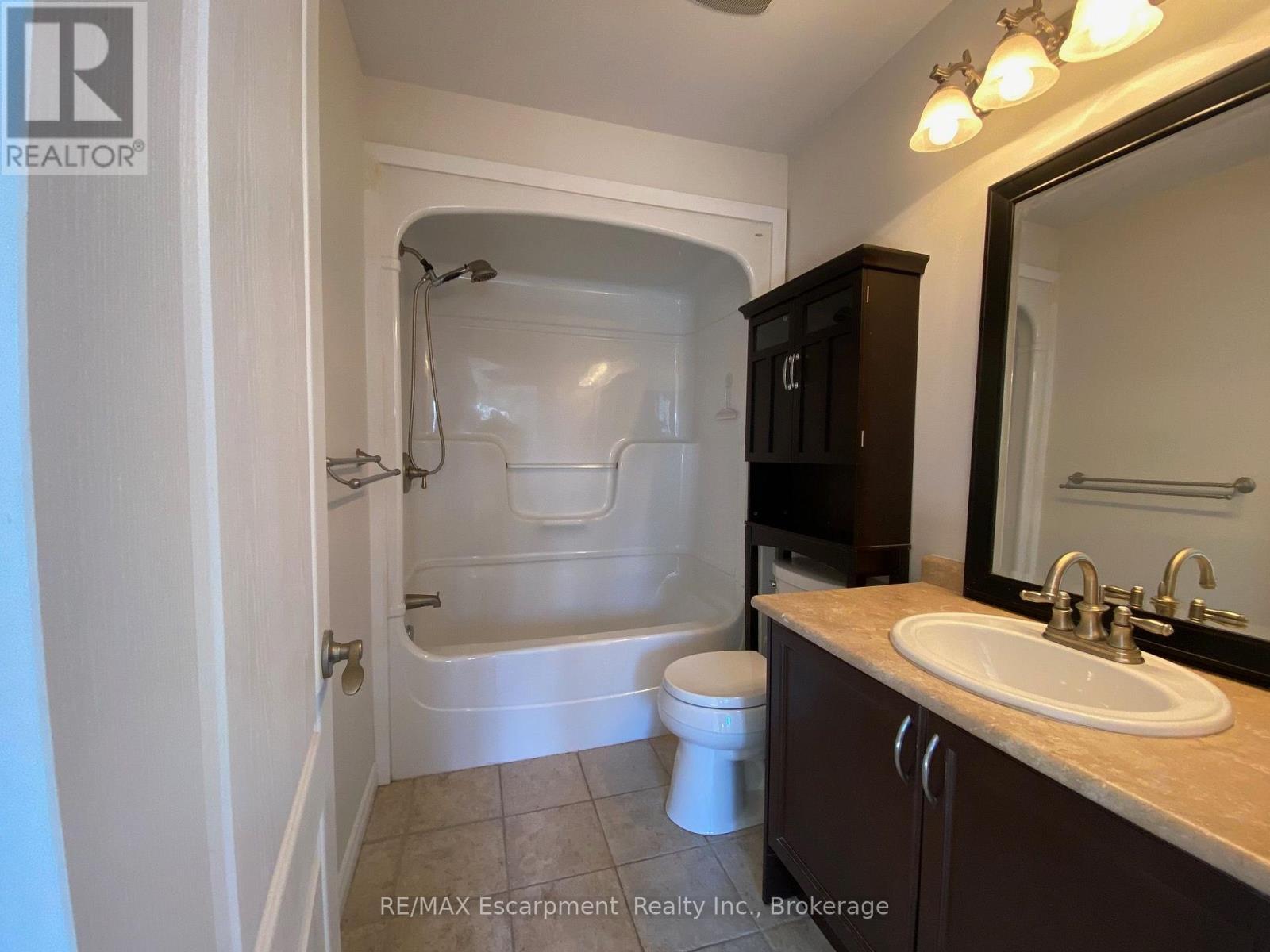 primary bathroom - 2430 Second Street, Burlington (Brant), ON