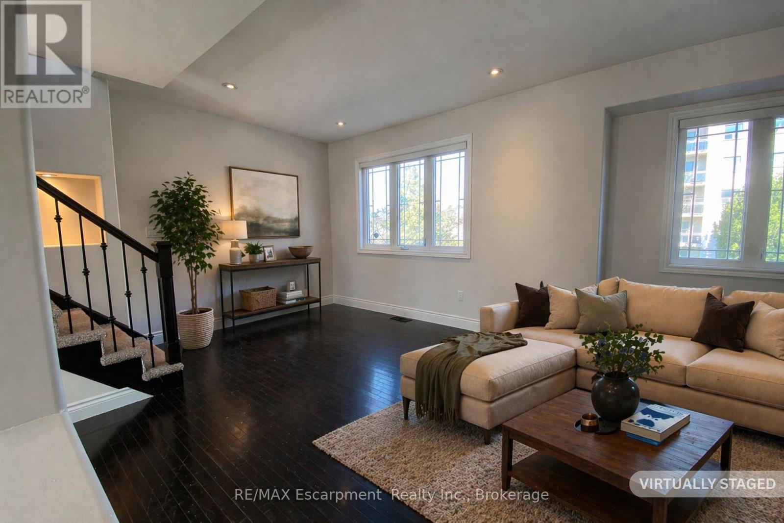 virtually staged living 1 - 2430 Second Street, Burlington (Brant), ON