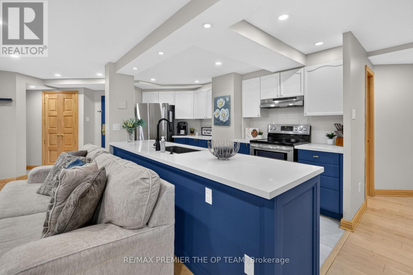 404 - 100 Arbors Lane, Vaughan, ON