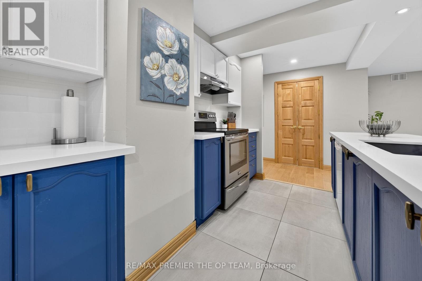404 - 100 Arbors Lane, Vaughan, ON
