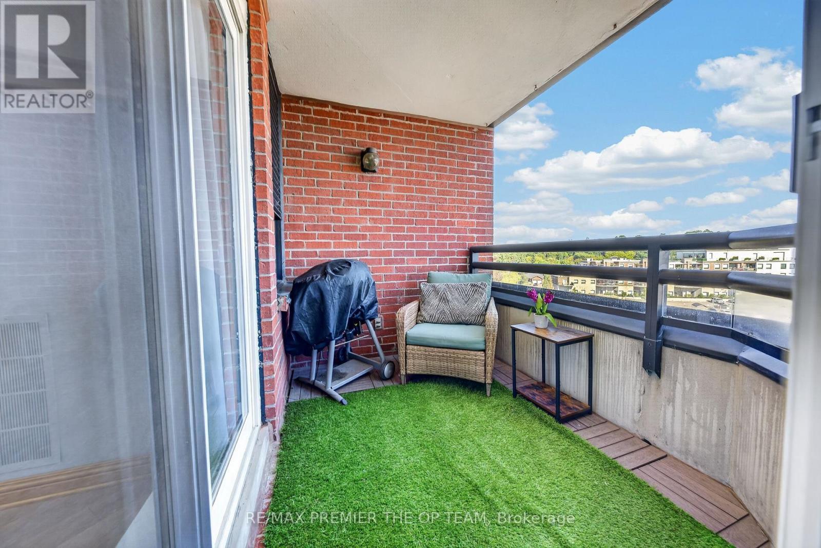 404 - 100 Arbors Lane, Vaughan, ON