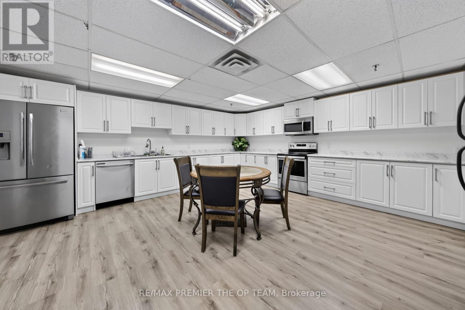 404 - 100 Arbors Lane, Vaughan, ON