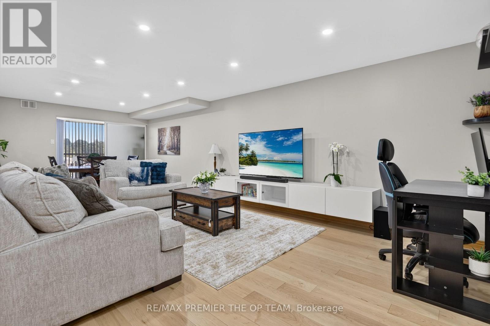 404 - 100 Arbors Lane, Vaughan, ON