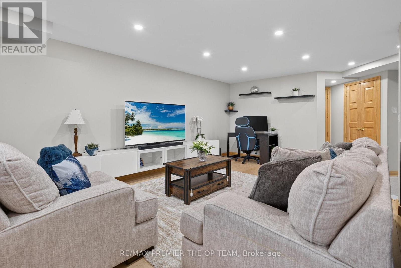 404 - 100 Arbors Lane, Vaughan, ON