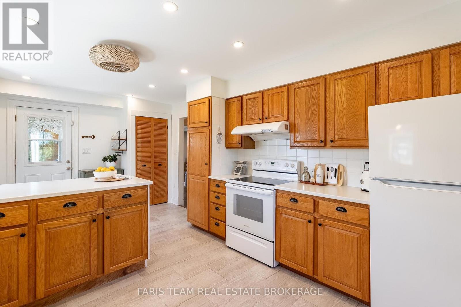 1346 Penetanguishene Road, Springwater, ON
