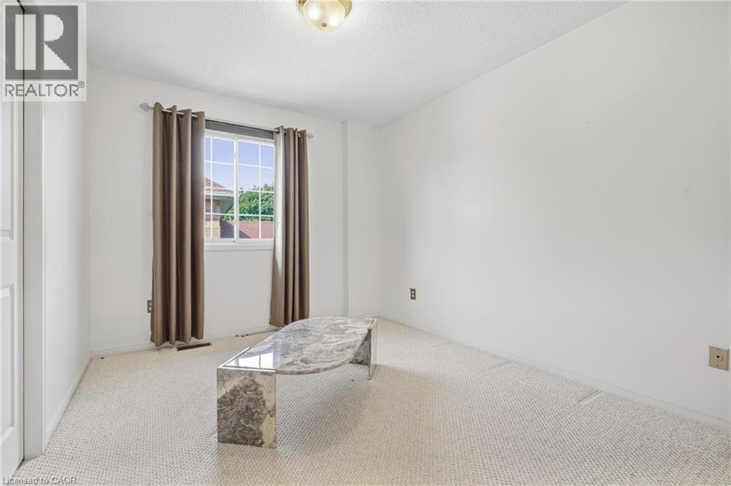White painted walls with light-colored carpet flooring - 5 Michelle Drive, St. Catharines, ON
