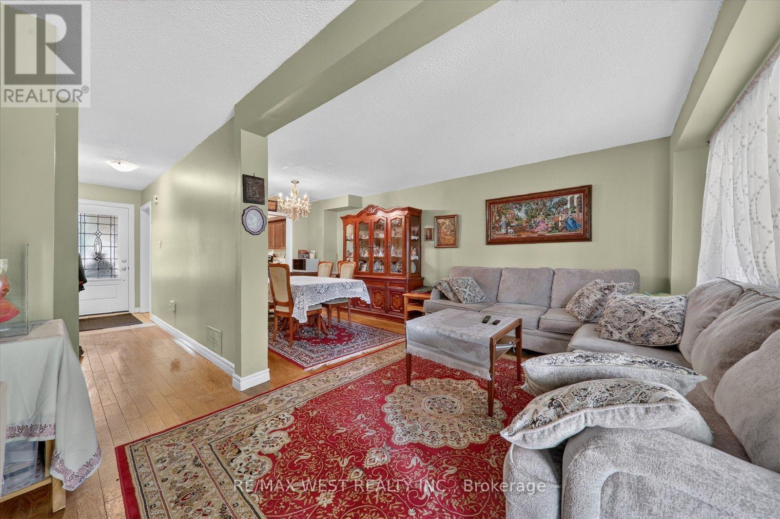 66 Bushwood Court, Toronto, ON