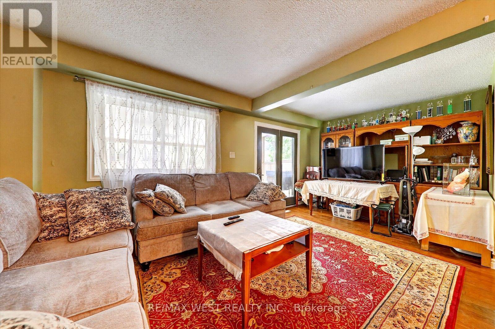 66 Bushwood Court, Toronto, ON
