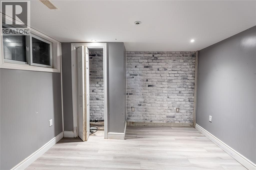 103 Hanna Crescent, Sarnia, ON