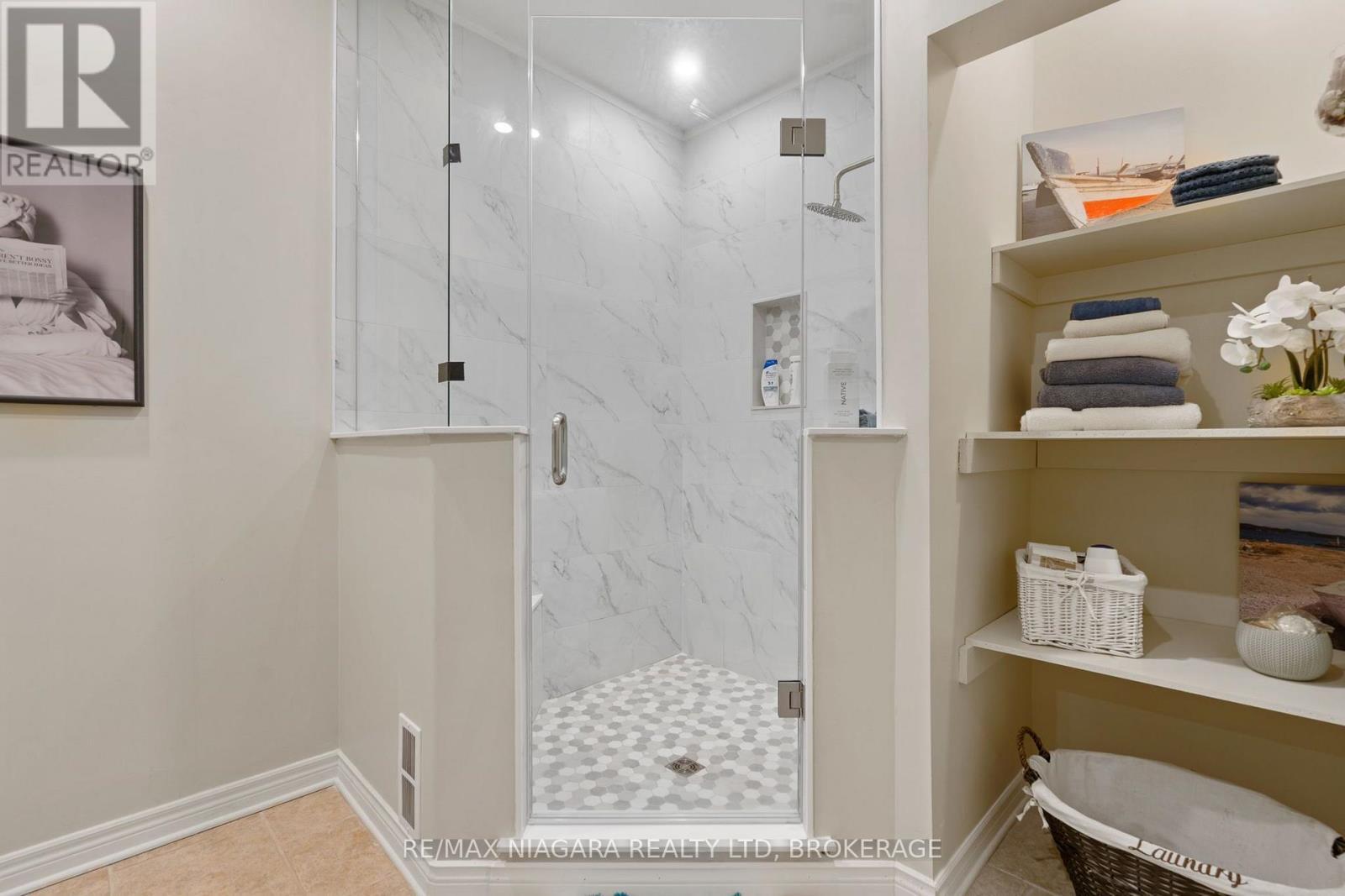 2487 Walker Court, Niagara Falls (Stamford), ON