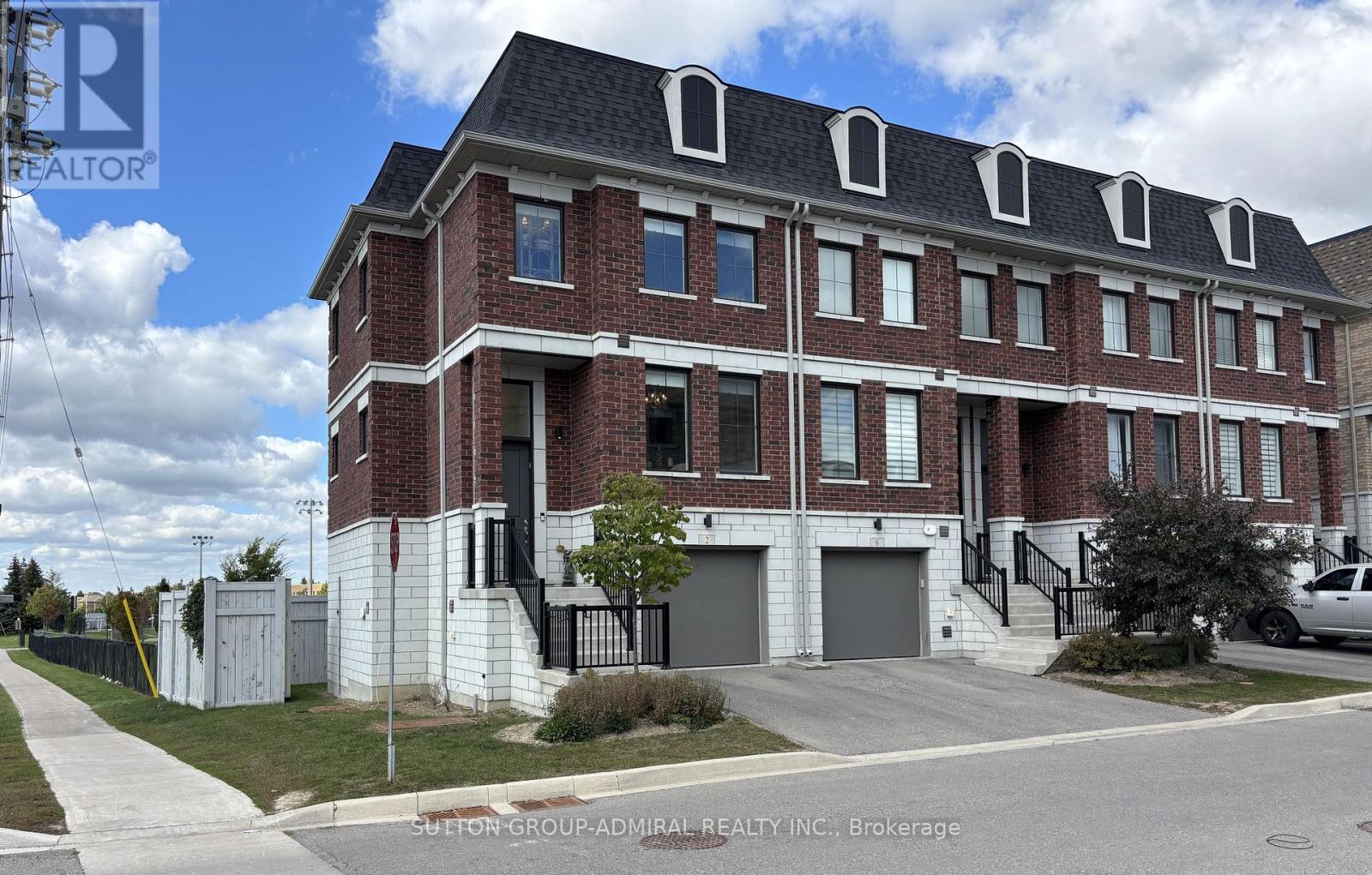 2 Seacoasts Circle, Vaughan, ON