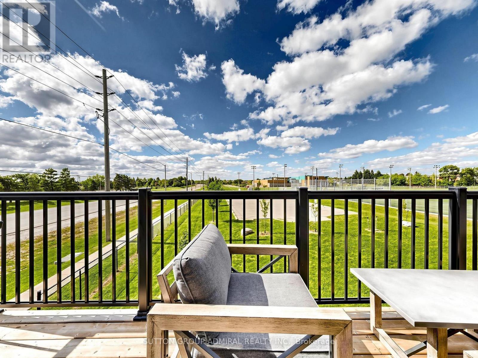 2 Seacoasts Circle, Vaughan, ON