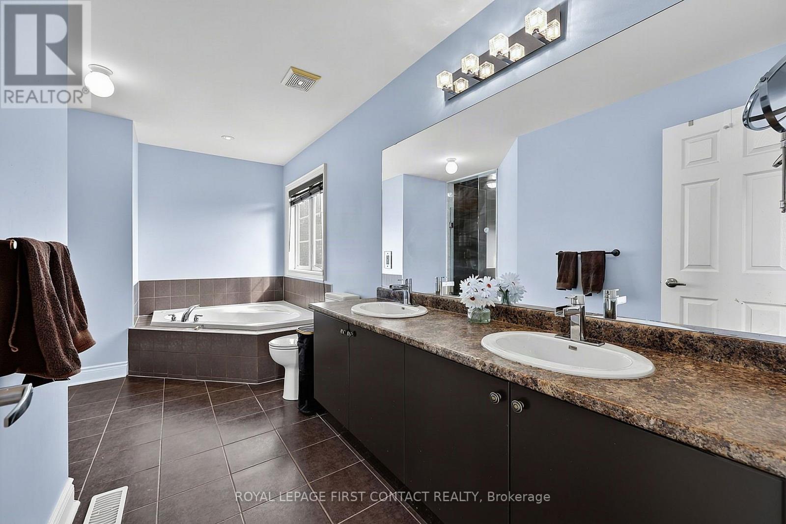 36 Regalia Way, Barrie, ON