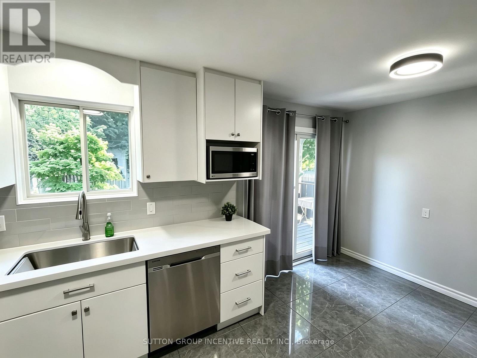 110 College Crescent, Barrie, ON