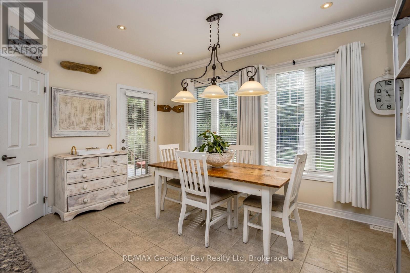 Eat in kitchen with access to backyard - 68 Riverwalk Place, Midland, ON