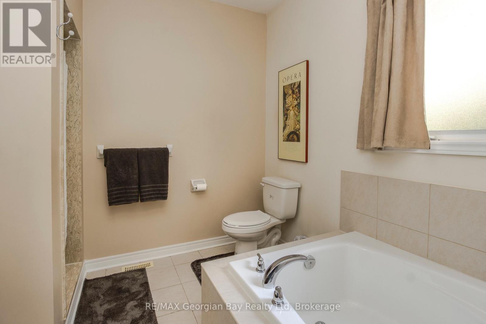 primary ensuite - tub and shower - 68 Riverwalk Place, Midland, ON