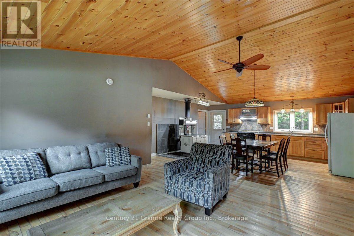 649 Madawaska Road, Hastings Highlands (Wicklow Ward), ON