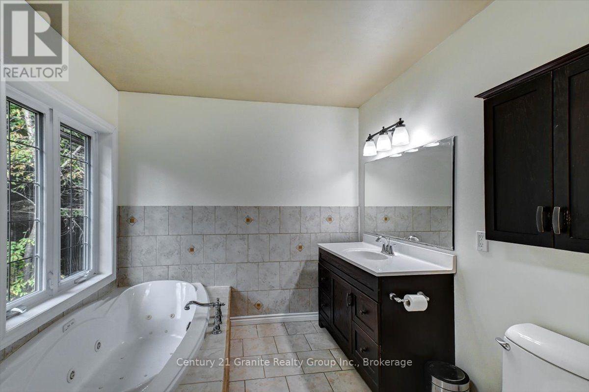 649 Madawaska Road, Hastings Highlands (Wicklow Ward), ON