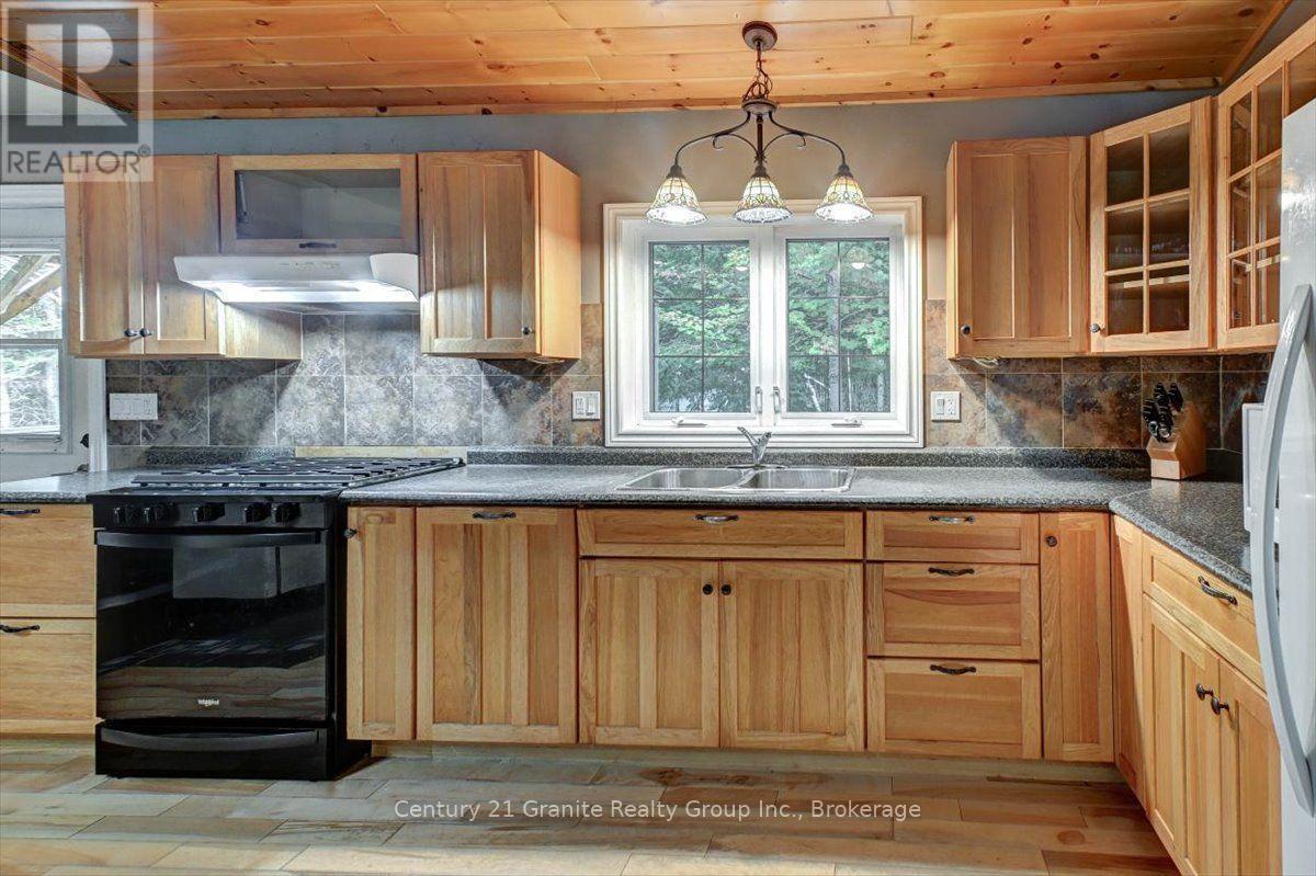 649 Madawaska Road, Hastings Highlands (Wicklow Ward), ON