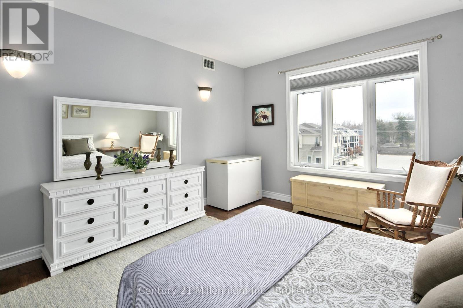 Primary Suite - 407 - 10 Bay Street E, Blue Mountains, ON