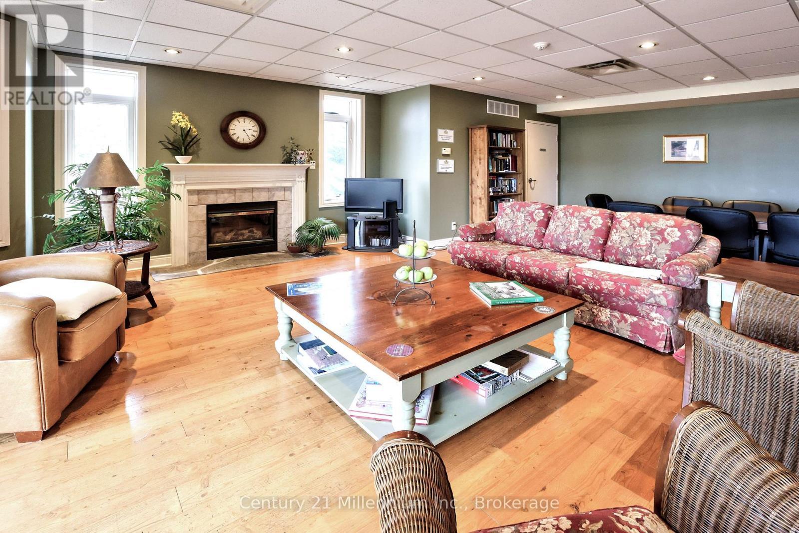 Party room - 407 - 10 Bay Street E, Blue Mountains, ON