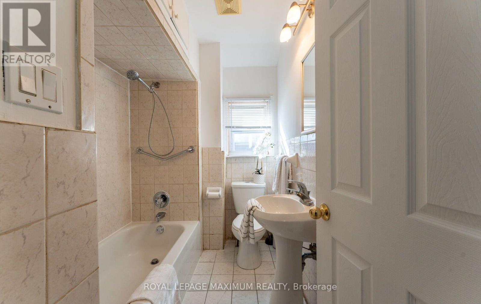 376 Mcroberts Avenue, Toronto, ON