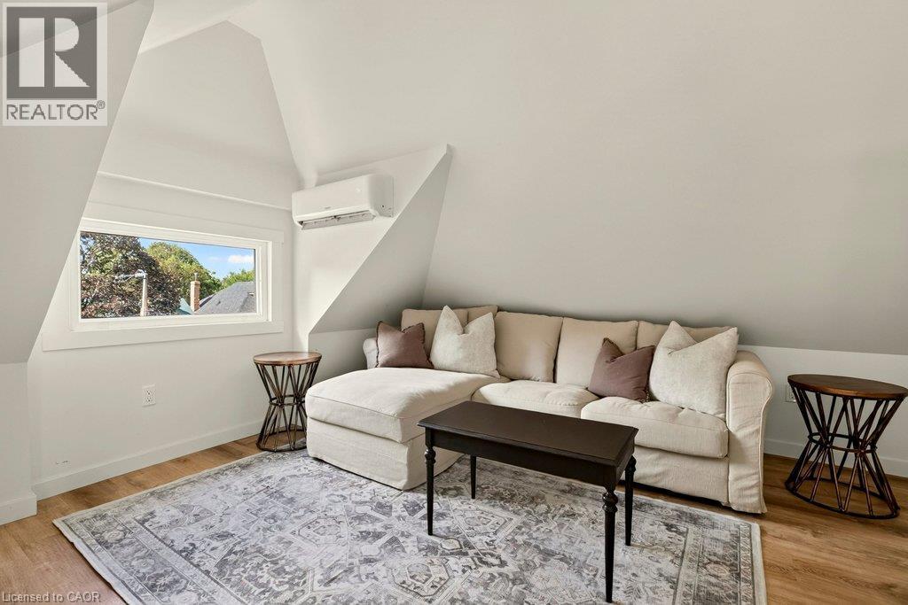 243 Grosvenor Avenue S, Hamilton, ON