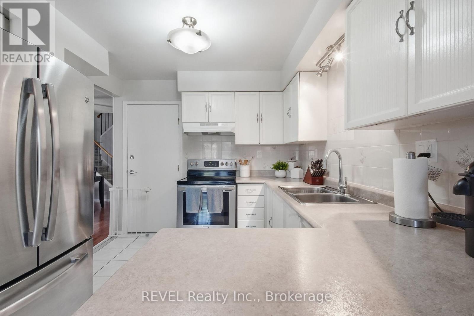 1298 Pinehurst Avenue, Oshawa (Donevan), ON